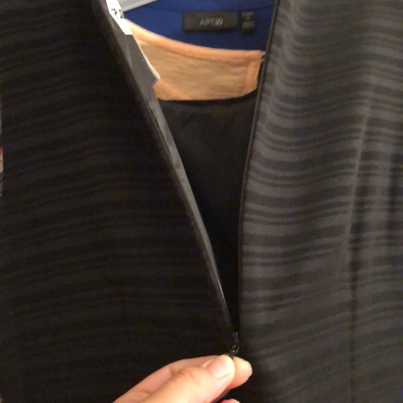 Women’s size 6 “Plaza South” LBD- EUC-midi length - Picture 8 of 10